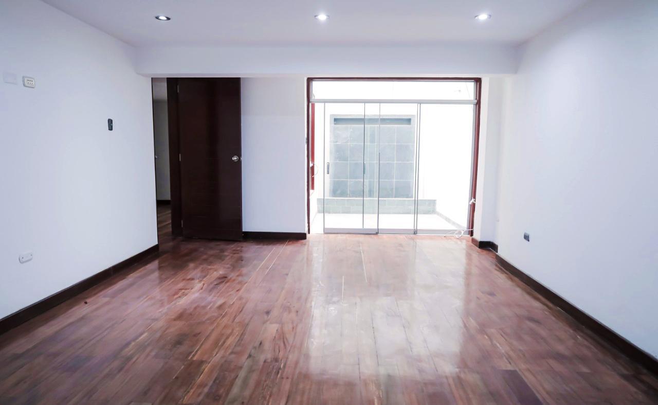 VENTA DE DEPARTAMENTO EN 1° PISO EN URB. SANTA VICTORIA